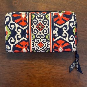 EUC Vera Bradley retired Sun Valley pattern zip around wallet